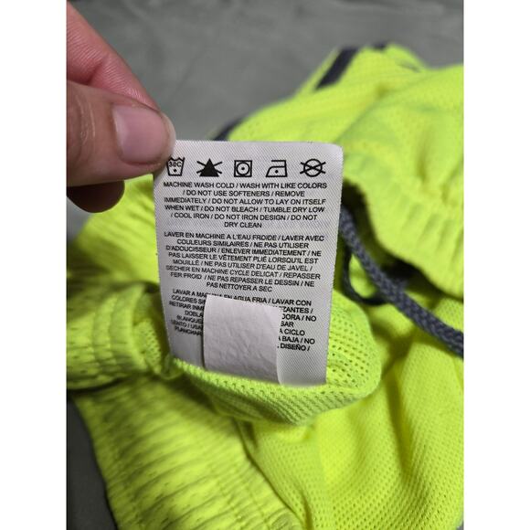 Nike large boys neon yellow basketball shorts - Picture 6 of 6